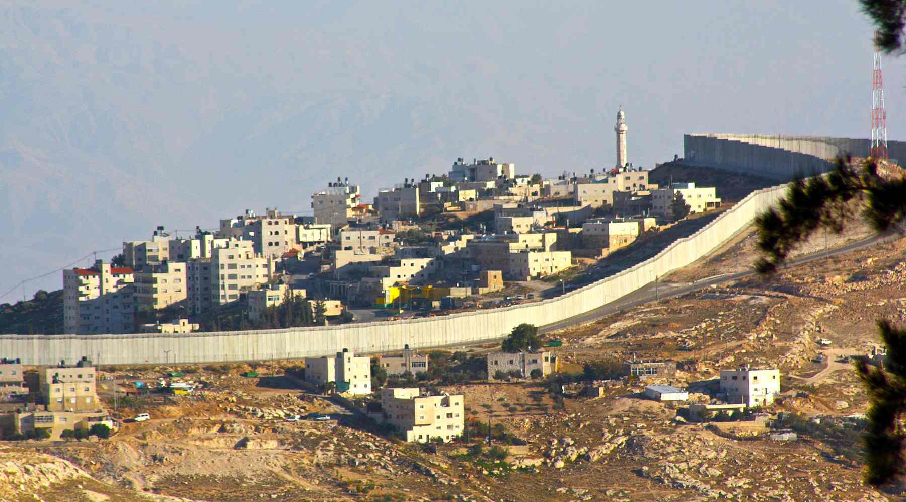 HRW: contro i Palestinesi “crimine di apartheid”