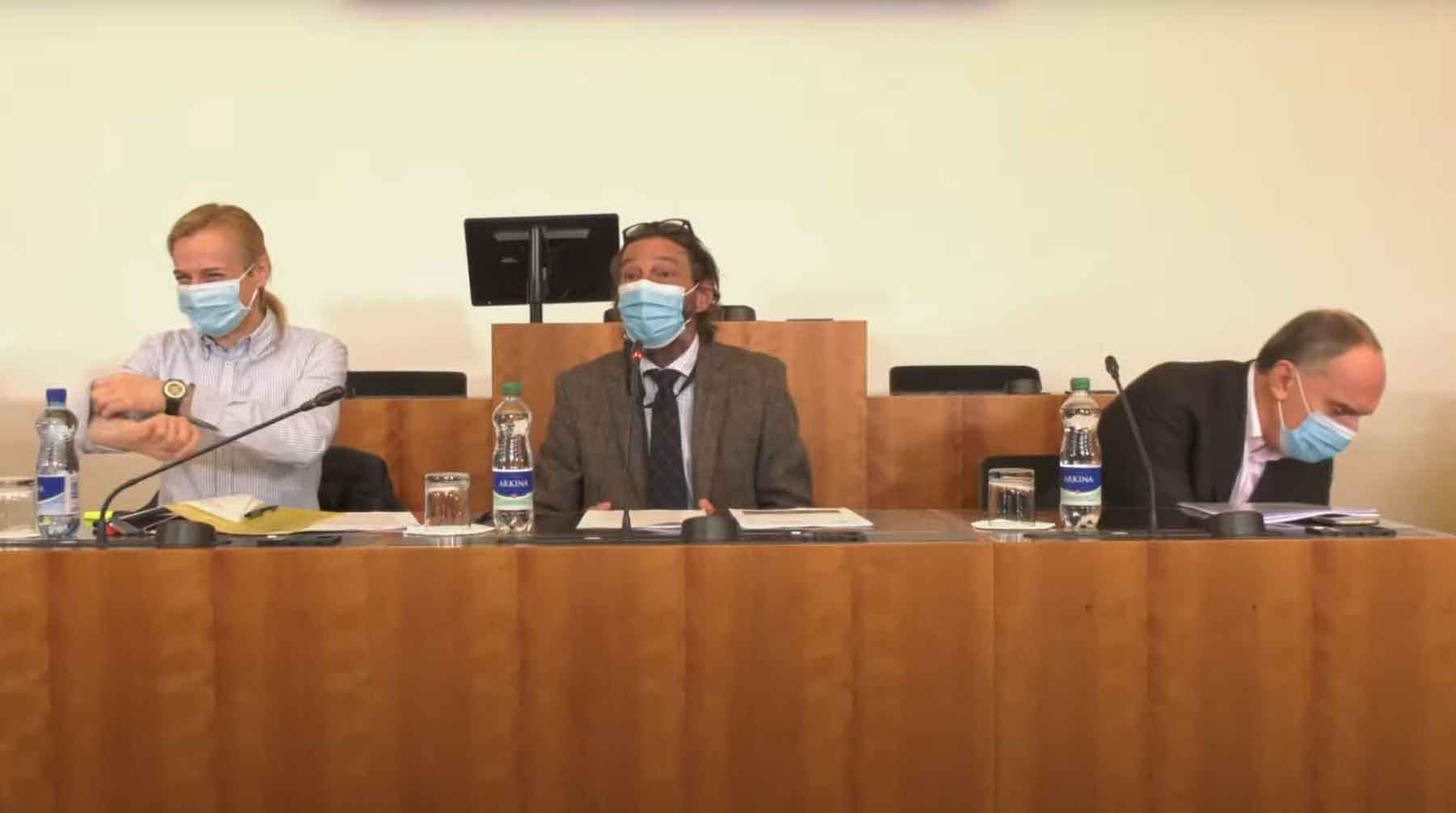 Fare e disfare per poi mandare a votare