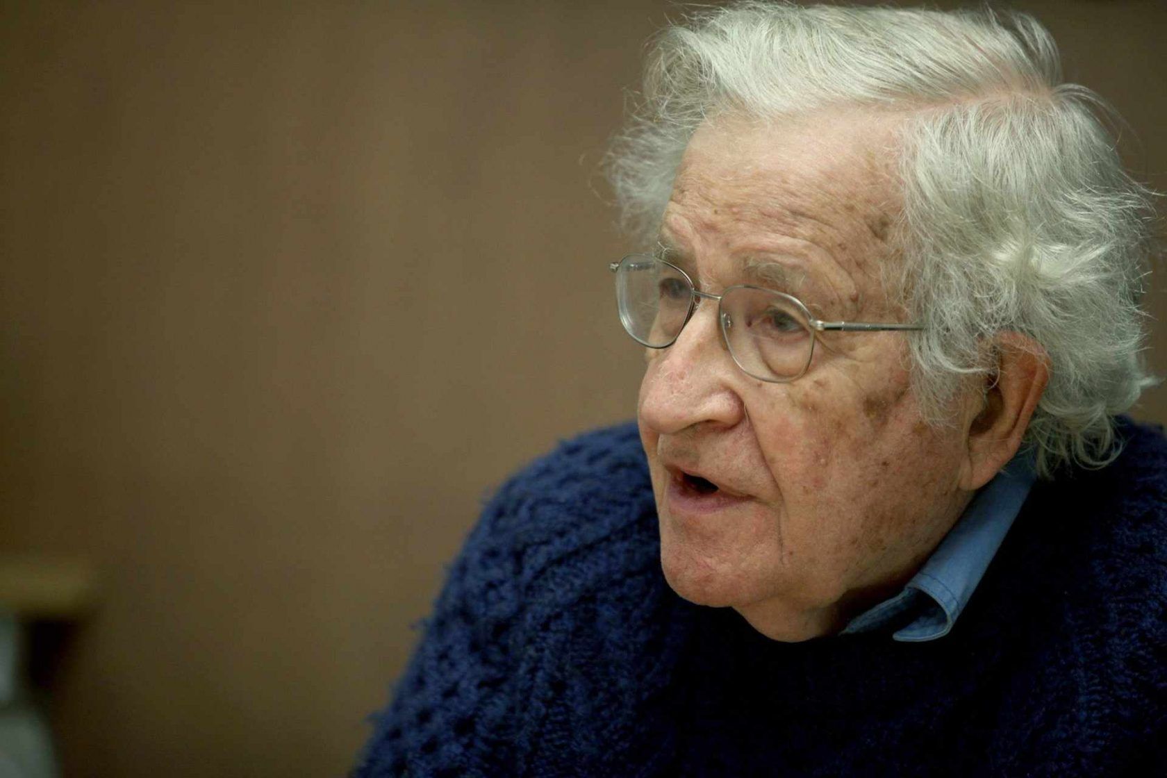 Noam Chomsky: “Siamo a un punto di svolta nella storia dell’umanità”