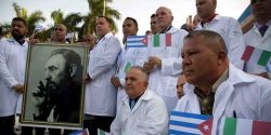 Medici cubani nel mondo: angeli o schiavi?