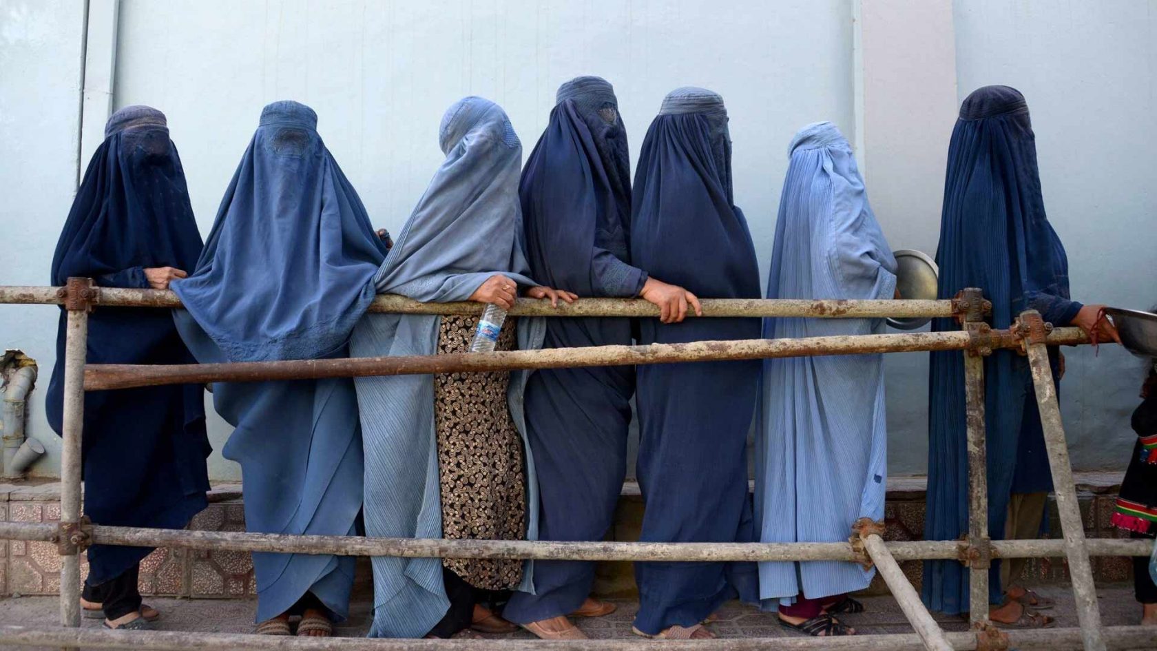 L’Afghanistan talebano: Ong senza donne mentre il mondo chiude gli occhi