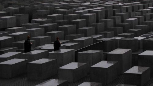 Auschwitz non finisce mai – Le trappole della memoria (2)