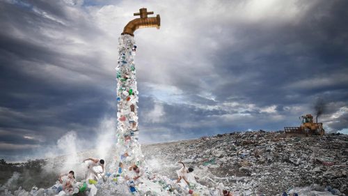 Produciamo tonnellate di plastica a ritmi insostenibili. Non possiamo più permettercelo