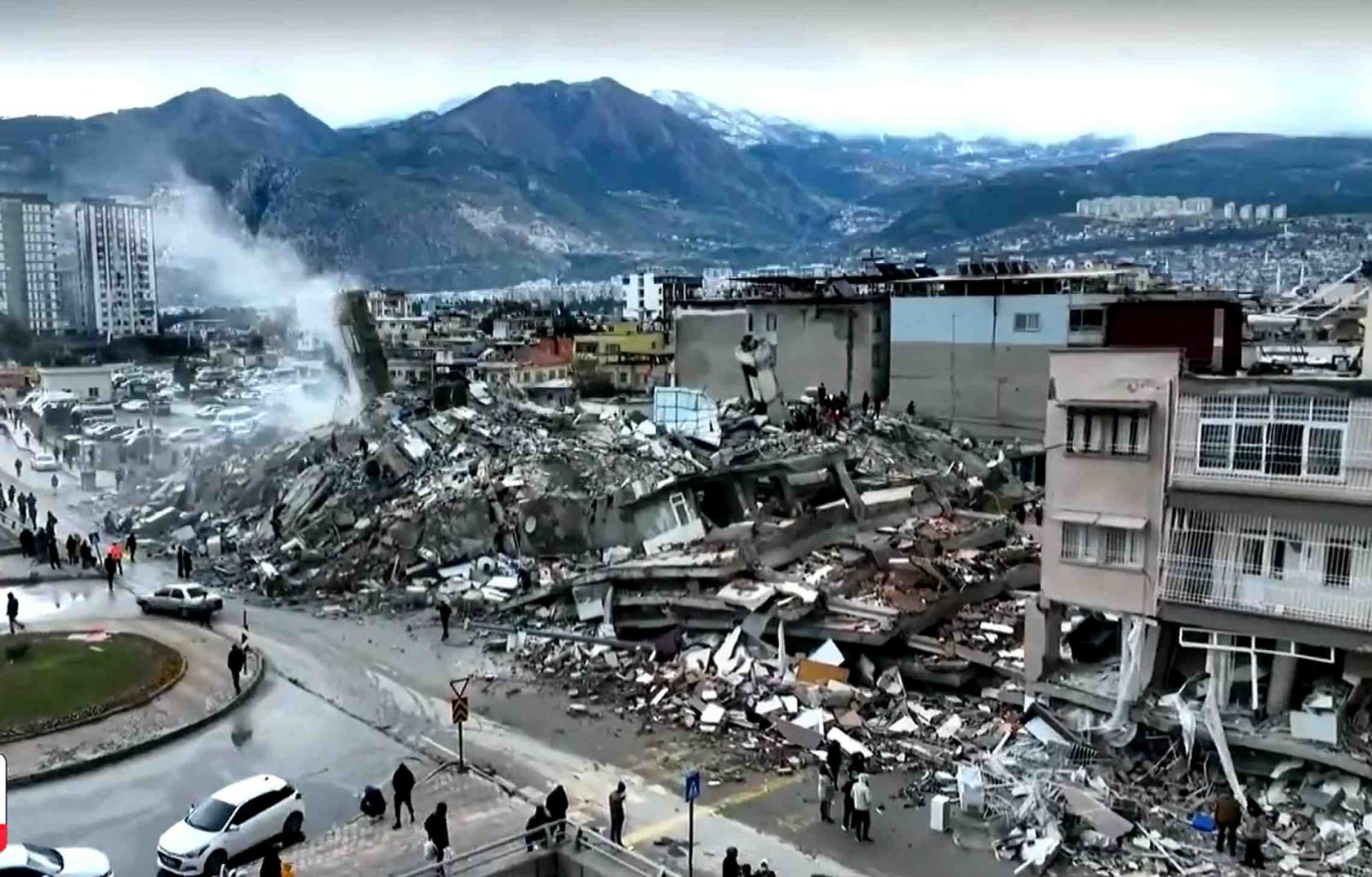 Terremoto e devastazione sul tormentato confine di infinite tragedie