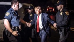 Il possibile arresto di Donald Trump tiene l’America col fiato sospeso