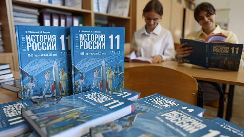 Un nuovo libro di testo russo mira a indottrinare la gioventù