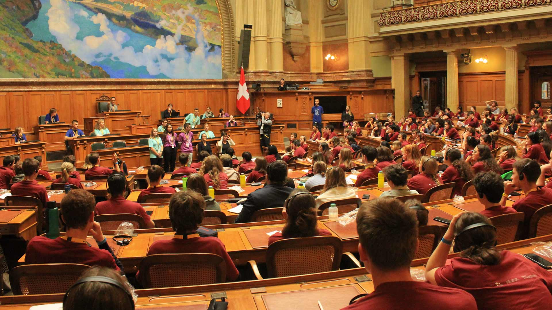 La politica che comincia a scuola e rischia di portare a scuola il peggio della politica