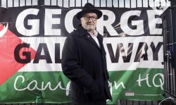 Regno Unito, la vittoria dell’incendiario populista George Galloway che fa discutere il Paese