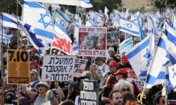 La società israeliana fa i conti con i mandati di arresto