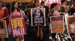 Ni Una Menos in piazza a Buenos Aires, contro Mi&shy;lei e la «fem&shy;mi&shy;niz&shy;za&shy;zio&shy;ne della povertà»