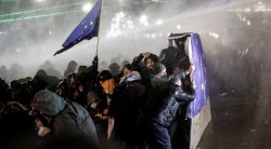 Georgia, migliaia in piazza contro la svolta antieuropea