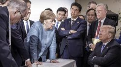Merkel: “Ero contraria all’Ucraina nella Nato, per Trump chiesi aiuto al Papa”