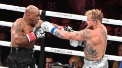 Myke Tyson (58 anni) e Jack Paul (27) mettono KO lo sport