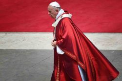 Migranti deportati, il papa contro la Casa bianca