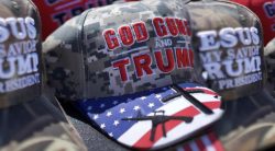 I TheoBros nello studio Ovale: l’America attua il volere di Dio