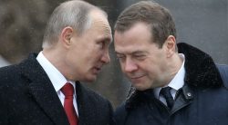 Medvedev deride l’Europa: “È finita”. E Putin prepara il team per i colloqui