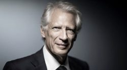 De Villepin: “Trump vuole dominarci, la Ue decreti lo stato d’emergenza”
