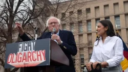 Ocasio e Sanders, la strana coppia dem che infiamma le piazze dell’America delusa