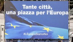 La bandiera europea sfida il vento