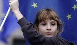 In piazza una promessa di libertà e democrazia