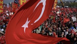 La Turchia volta le spalle a Erdogan, il tiranno che si credeva sultano