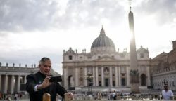 Scontro sul nome del Papa, il Conclave parte al buio