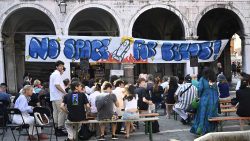 Jeff Bezos show, povera Venezia offesa e vilipesa