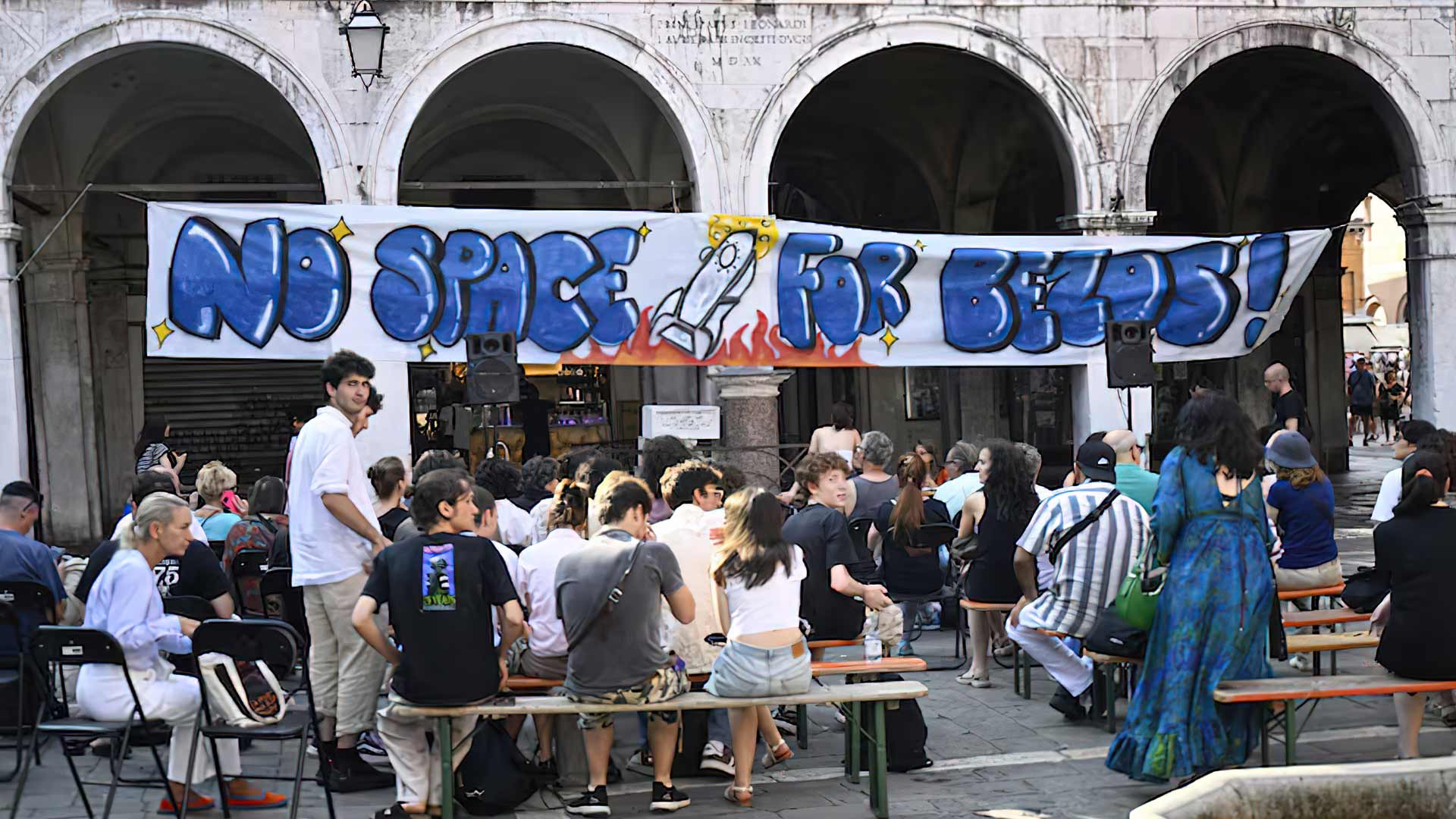 Jeff Bezos show, povera Venezia offesa e vilipesa