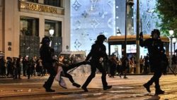 La festa diventata guerriglia dopo la vittoria del Psg. Macron: “Caos inaccettabile”