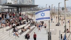 Rapoport: “Israele è euforico, si sente di nuovo forte ma tornerà a dividersi”