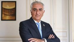 Reza Pahlavi, l’amico dell’Occidente che sogna il ritorno part-time ma non ha seguito in patria