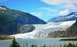 Alaska, cede un lago ghiacciato. La causa è l’aumento della temperatura