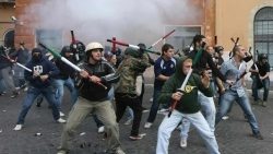 Sgomberato il Leoncavallo. E perché non CasaPound?
