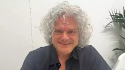 Shalom Auslander: “L’America è su un piano inclinato. Sparano sui due fronti: è l’inferno”