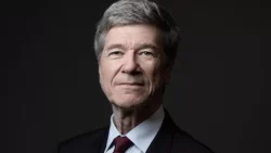 Sachs: “Il discorso di Trump pieno di bugie e deliri, prova il degrado Usa”