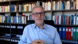 Sergio Rossi – E di nuovo si alzò l’inno degli allarmisti