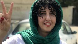 Narghes Mohammadi: “L’Iran ha paura delle donne, qualsiasi intesa col regime è contro il popolo”
