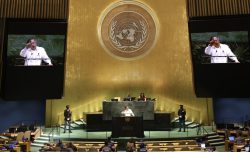 “I missili cadono dove c’è la povertà”, all’Onu Gustavo Petro attacca Trump
