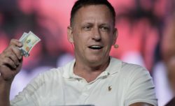 A Thiel serve il budget della Difesa: è in lotta esistenziale con l’Anticristo