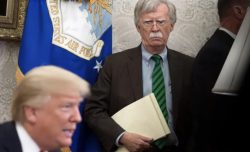 Trump e la vendetta politica, incriminato l’ex consigliere della Casa Bianca John Bolton
