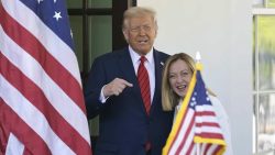 La premier Meloni “cortigiana” di Trump: come dar torto al segretario CGIL?