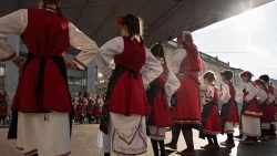 Relazioni interculturali o folclore?