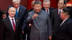L’abbraccio Putin-Xi e il suicidio americano