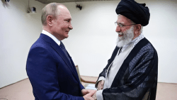 C’è Mosca dietro ai raid dell’Iran: “Così indica i bersagli americani”