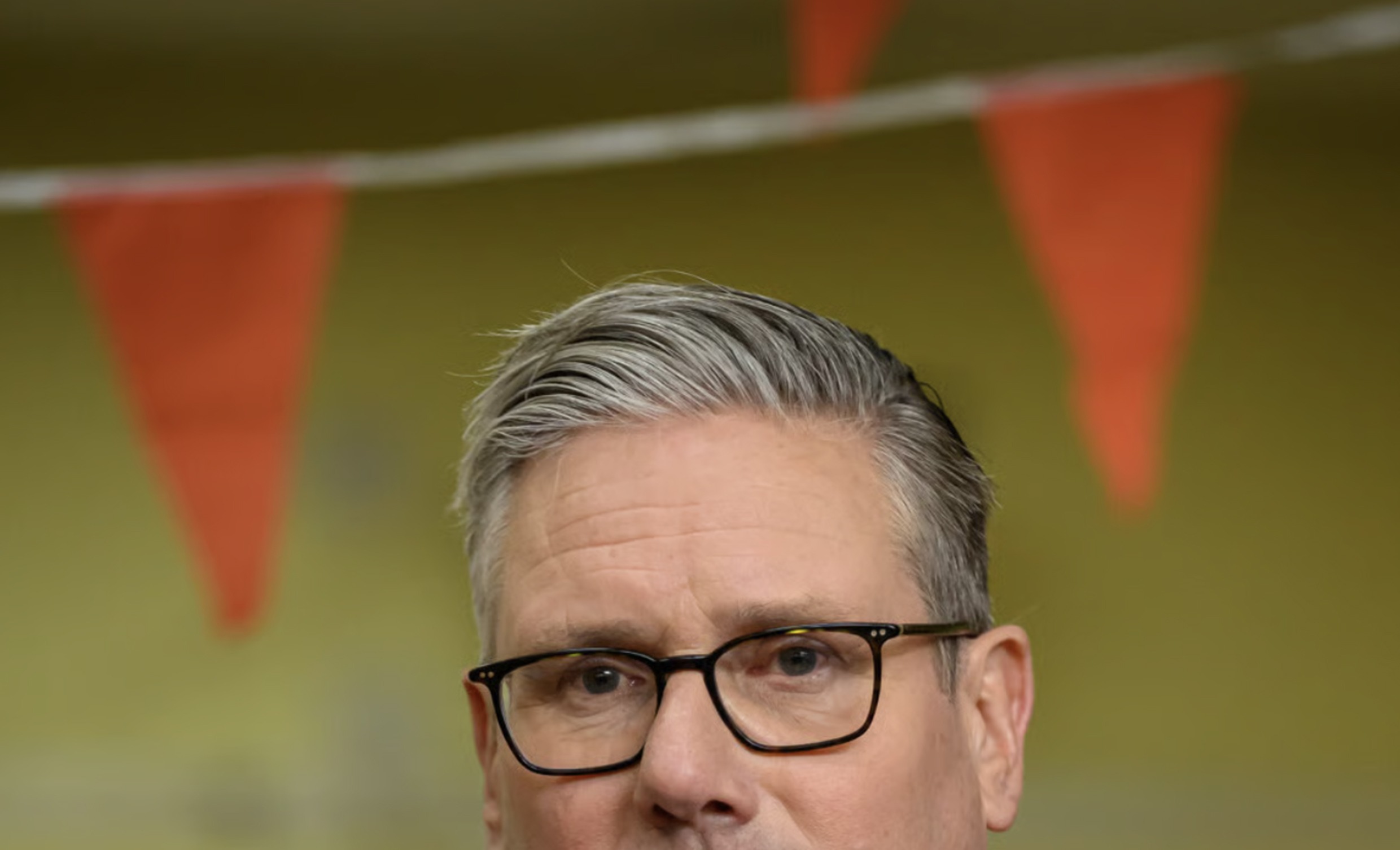 Batosta per Starmer, perde ma non molla. È il trionfo di Farage