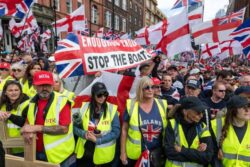 Robinson alla guida di 50 mila neofascisti per le strade di Londra