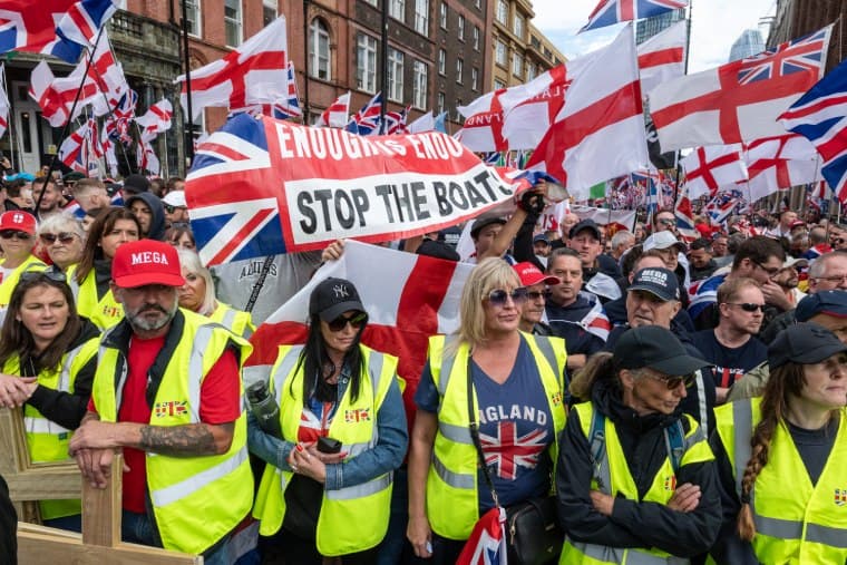 Robinson alla guida di 50 mila neofascisti per le strade di Londra