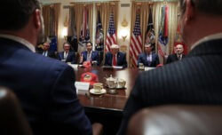 Midterm sul collo, Trump in un vicolo cieco: «Forse attacco, forse no»