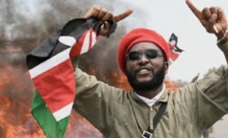 Ebola, piano americano per portare gli infetti in Kenya. Esplode la protesta: 2 morti