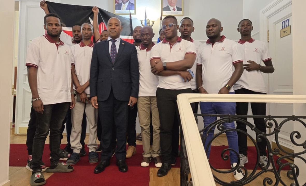 Kenya, in migliaia arruolati per la Russia con l’inganno: sotto accusa il ministro del Lavoro